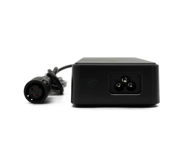 gazelle_innergy_48v_2a_lader___compatible_vooraanzicht_met_voedingsaansluiting_en_kabel Gazelle Innergy 48V 2A Lader | Kompatibel